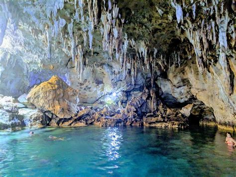 Hinagdanan Cave: En Mystisk Grotta med Krystallklara Vatten!