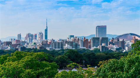  Queens Square Fukuoka: En Oas av Rörelse och Stil i Hjärtat av Kyushu!