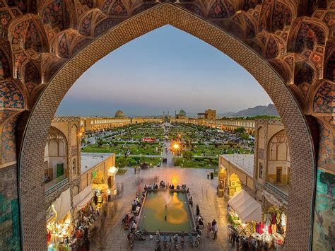 Ekhtiar Palace! A Majestic Tapestry of History and Artistic Splendor in Esfahan