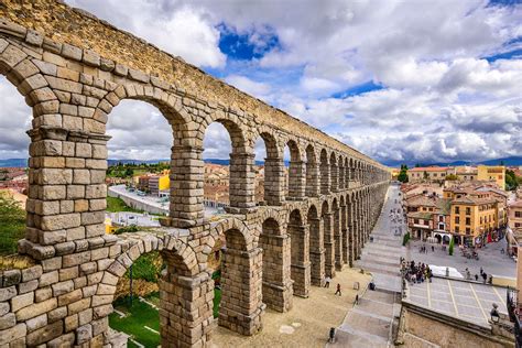 El Acueducto de Segovia: En antik historia som flödar genom tiden!