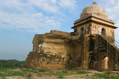  Rohtas Fort: En majestät från förgången tid som lockar äventyrare och historieintresserade!