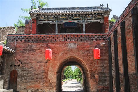 Zhangbi Ancient Fortress: Enchanting Ruins Whispering Tales of Imperial Past